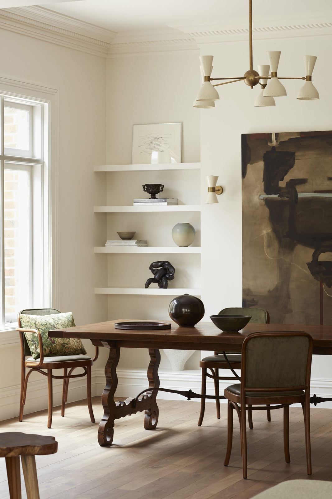 Darling Point, dining room with antique timber table and built-in shelving niche, built by HP Constructions with Hancock Architects