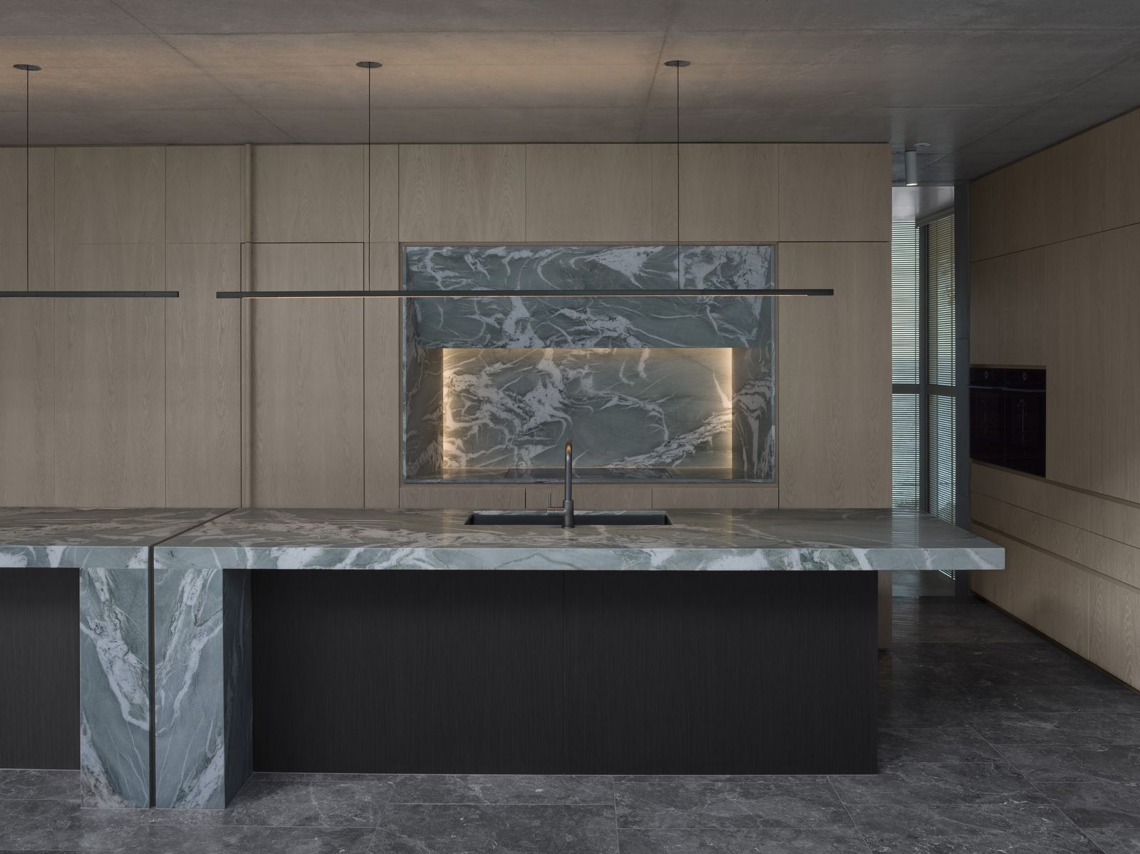 Lurline Bay, kitchen and dining with green marble splashback and island, built by HP Constructions with FJC Studio