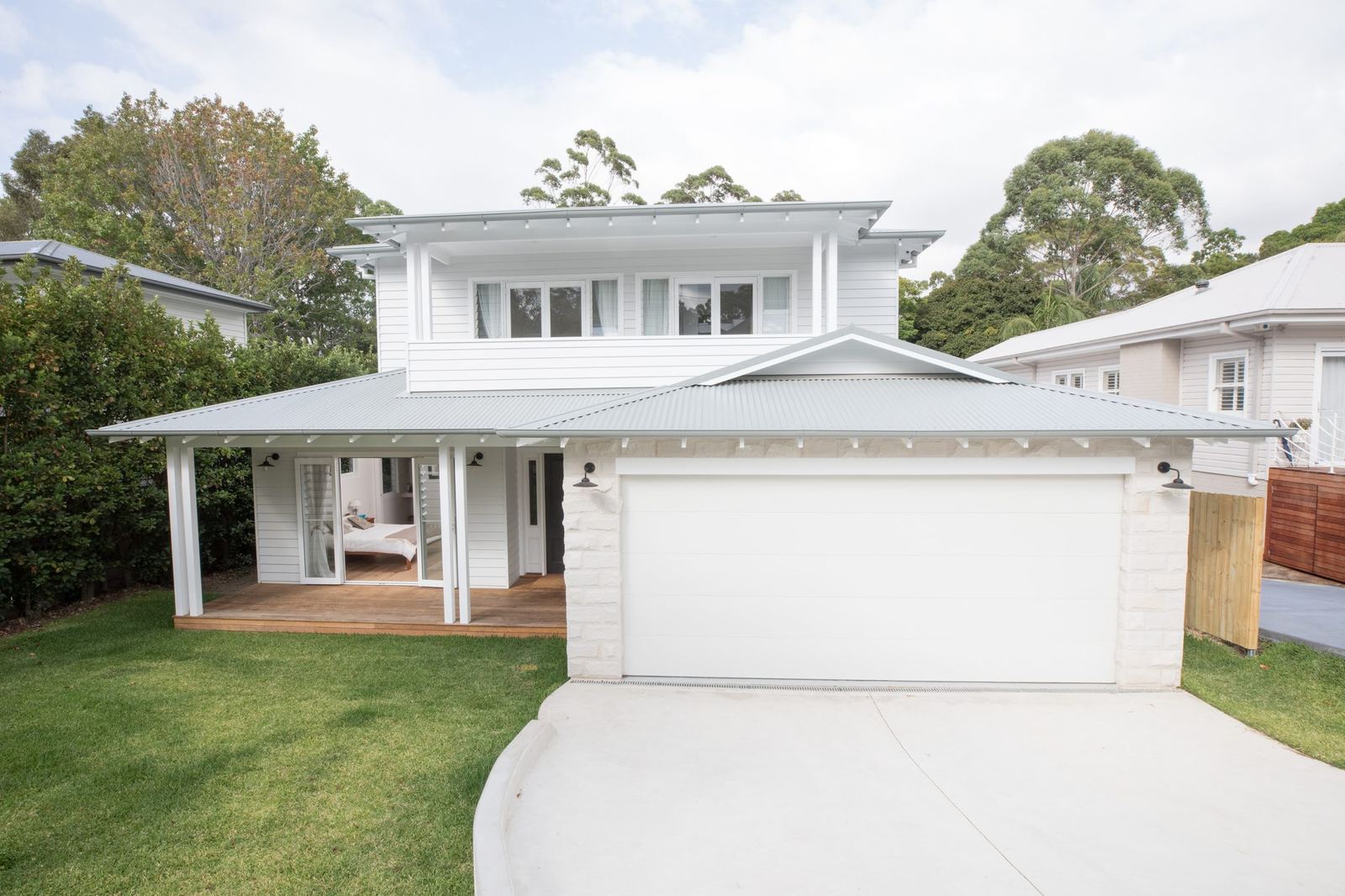 North Balgowlah, front facade of white weatherboard Hamptons home with double garage, built by HP Constructions with J.D Evans & Co
