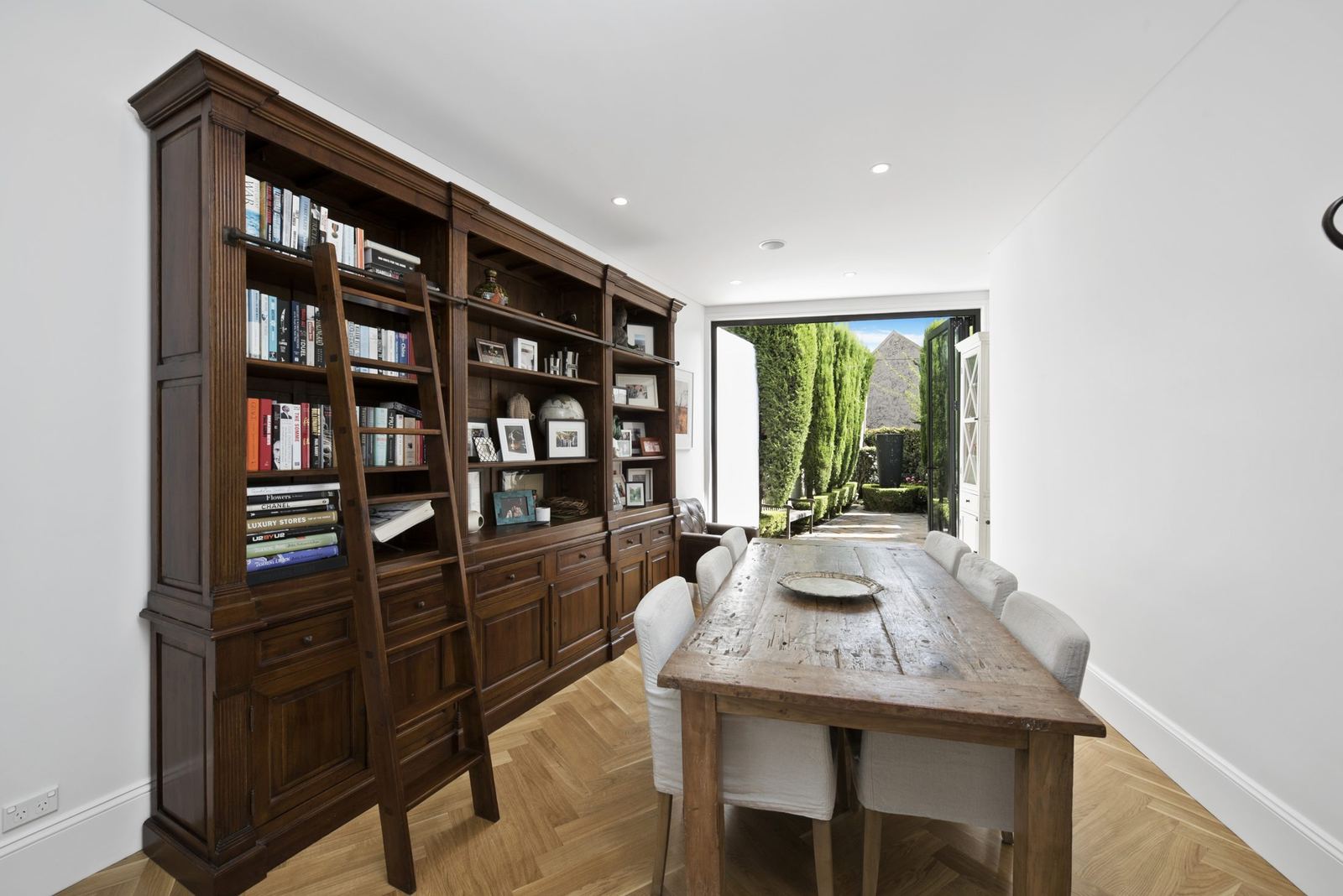Paddington, library dining room with dark timber bookshelves and parquet floor, built by HP Constructions with Gutnik Design Group