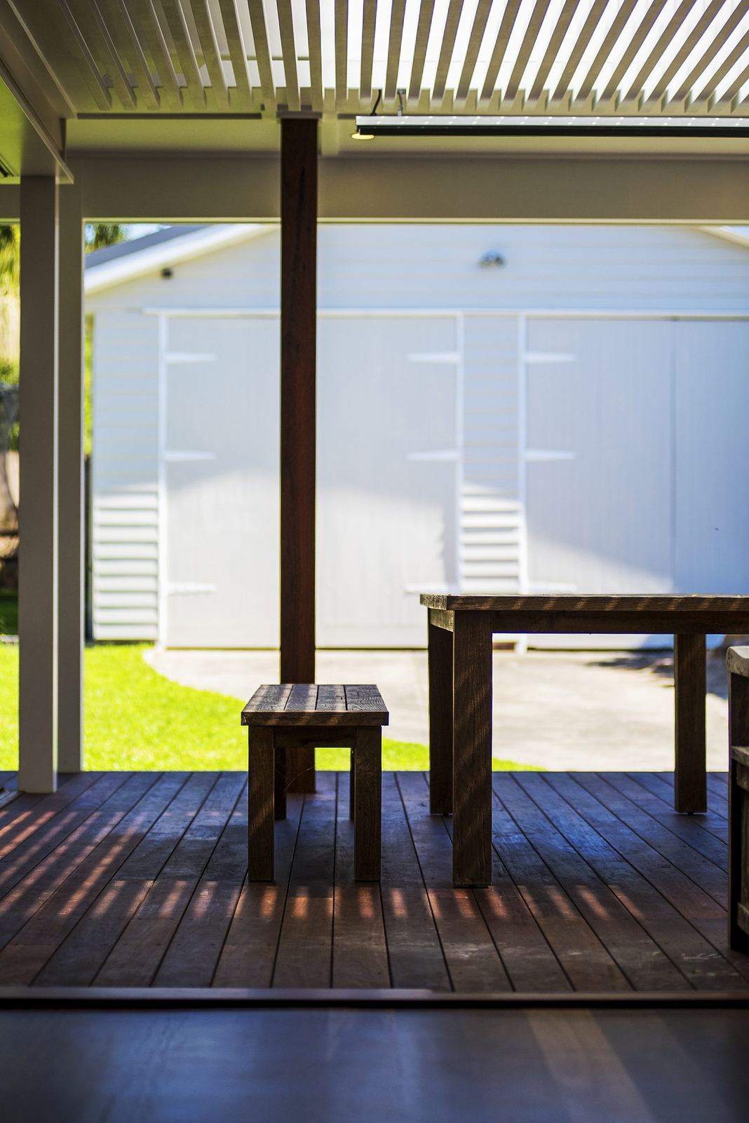 Seaforth, covered timber deck with battened screen, spotted gum boards and lawn, built by HP Constructions with Playoust Churcher