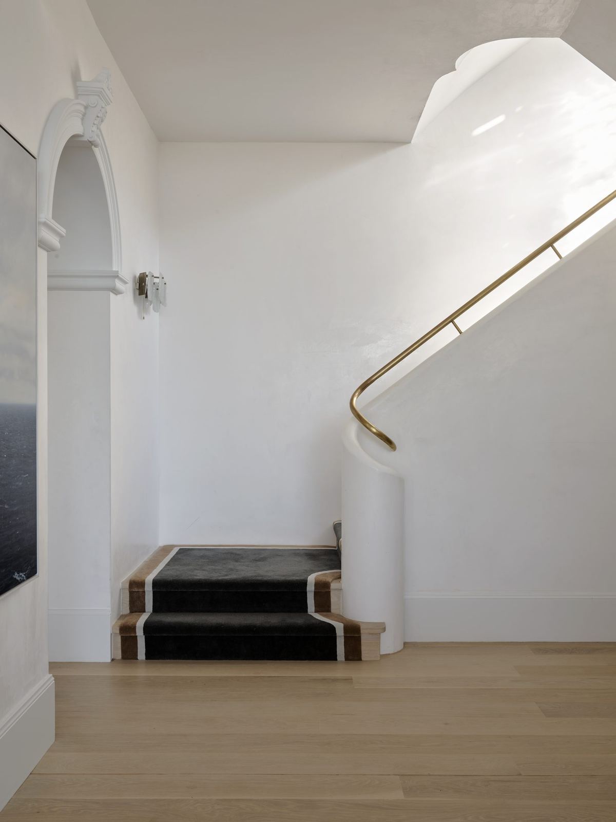 Vaucluse, white plastered staircase with arched wall and timber treads, built by HP Constructions with Alexander & Co