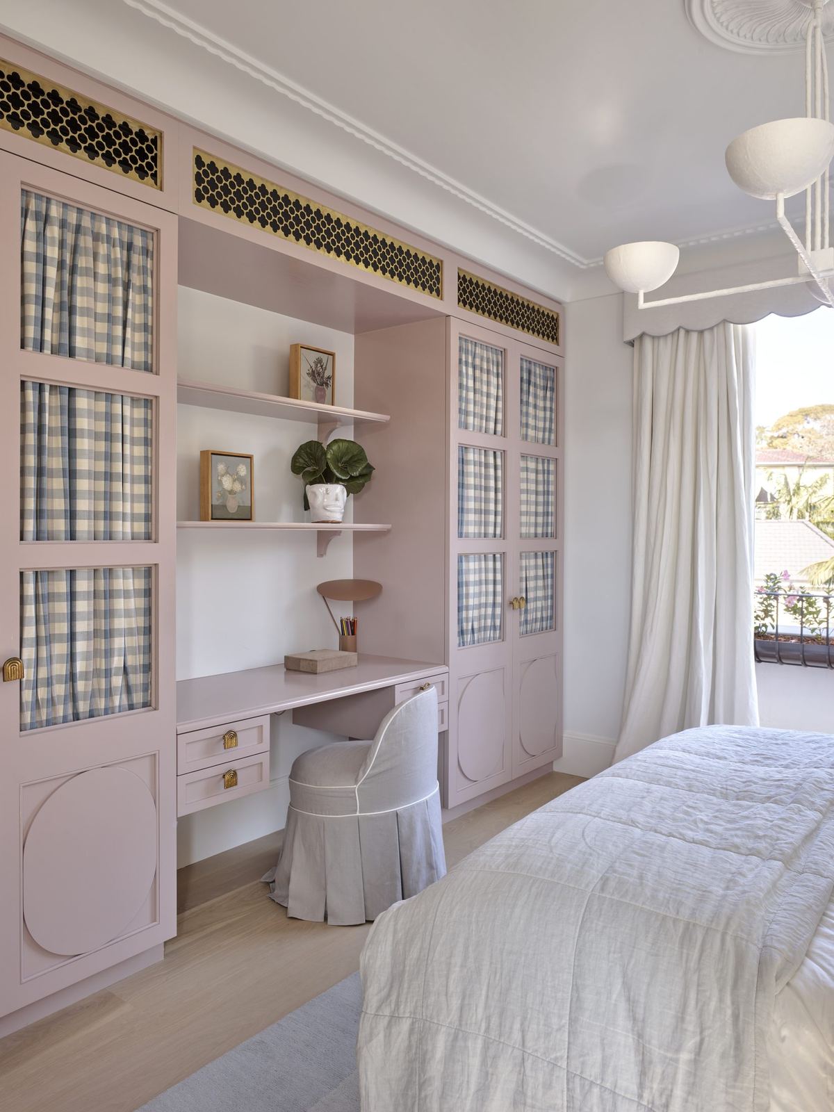 Vaucluse, bedroom with pink built-in joinery, desk nook and skirted seat, built by HP Constructions with Alexander & Co